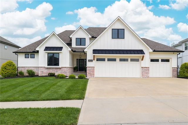 2021 NE Bluestone Drive, Lee's Summit, MO 64064