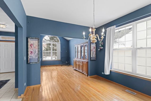 1917 W River Oaks Drive, Round Lake, IL 60073