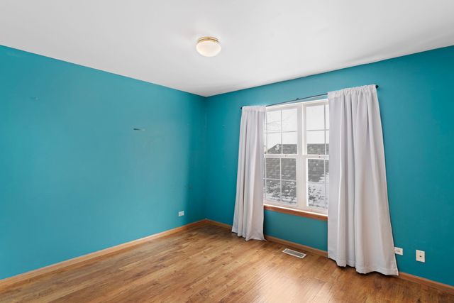 1917 W River Oaks Drive, Round Lake, IL 60073