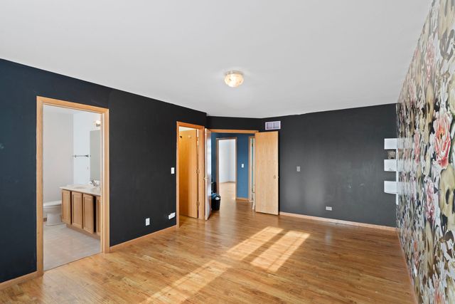 1917 W River Oaks Drive, Round Lake, IL 60073