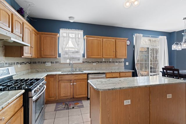 1917 W River Oaks Drive, Round Lake, IL 60073