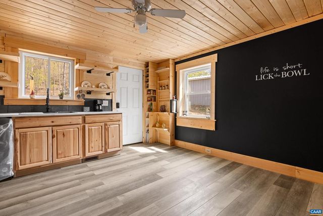 136 WILDWOOD LN, Shenandoah, VA 22849