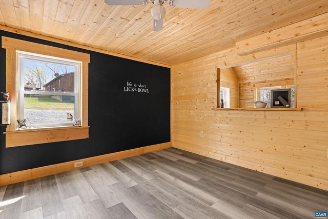 136 WILDWOOD LN, Shenandoah, VA 22849