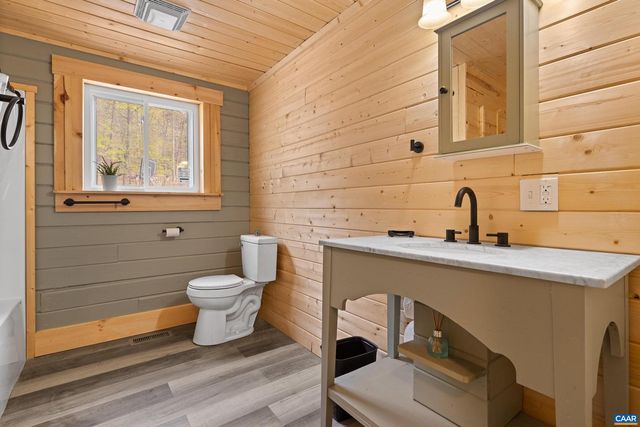 136 WILDWOOD LN, Shenandoah, VA 22849