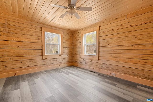 136 WILDWOOD LN, Shenandoah, VA 22849