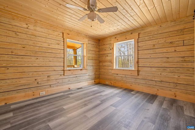 136 WILDWOOD LN, Shenandoah, VA 22849