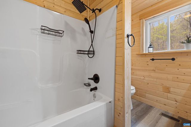 136 WILDWOOD LN, Shenandoah, VA 22849