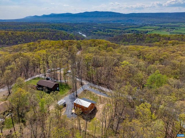 136 WILDWOOD LN, Shenandoah, VA 22849