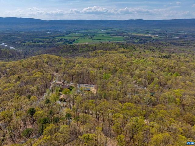 136 WILDWOOD LN, Shenandoah, VA 22849