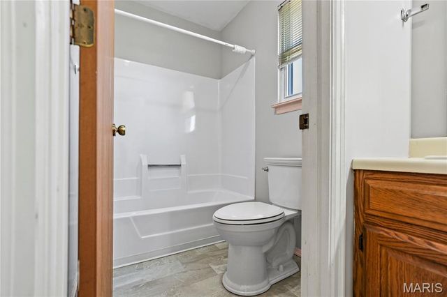 4227 River Oaks Drive, Florissant, MO 63034