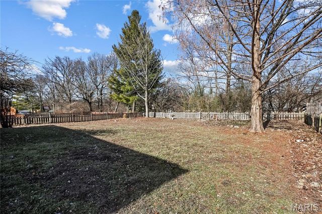 4227 River Oaks Drive, Florissant, MO 63034