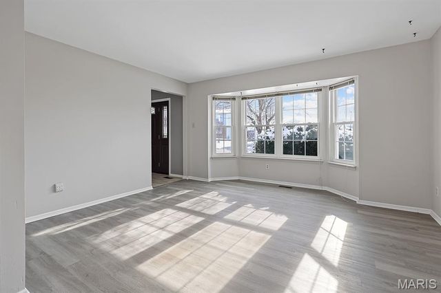 4227 River Oaks Drive, Florissant, MO 63034