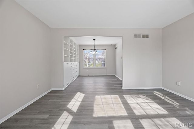 4227 River Oaks Drive, Florissant, MO 63034