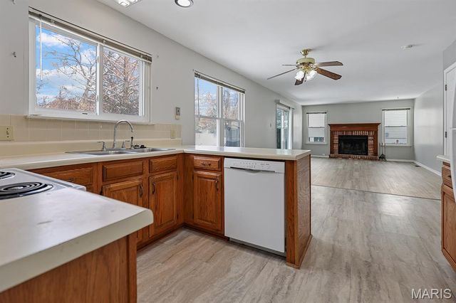 4227 River Oaks Drive, Florissant, MO 63034