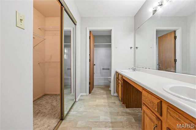 4227 River Oaks Drive, Florissant, MO 63034