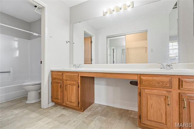 4227 River Oaks Drive, Florissant, MO 63034