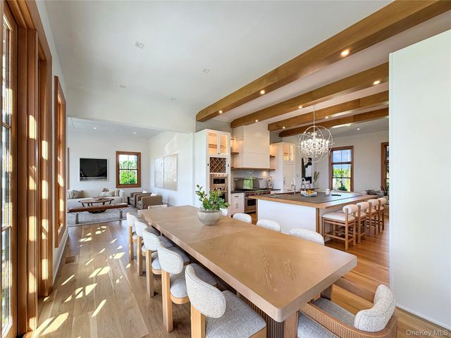 522 Wickapogue Road, Southampton, NY 11968