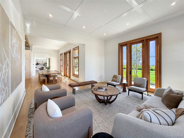 522 Wickapogue Road, Southampton, NY 11968