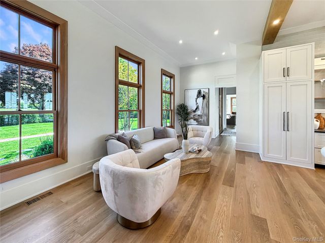 522 Wickapogue Road, Southampton, NY 11968