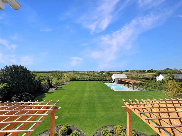 522 Wickapogue Road, Southampton, NY 11968