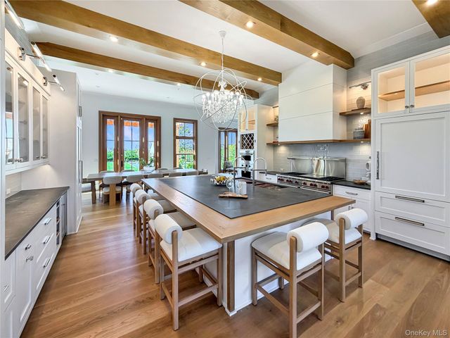 522 Wickapogue Road, Southampton, NY 11968