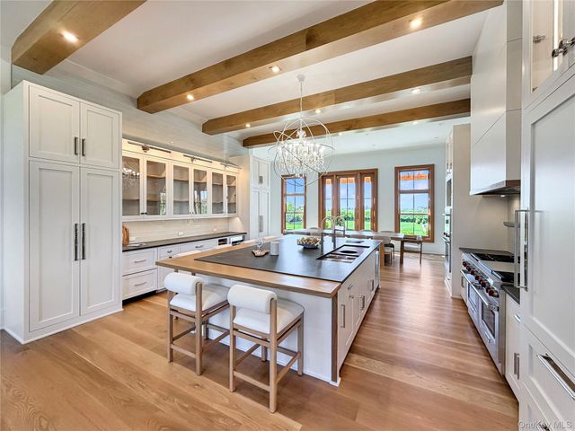 522 Wickapogue Road, Southampton, NY 11968