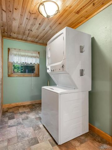 6482 S Lakeshore Drive, Hillsboro, MO 63050