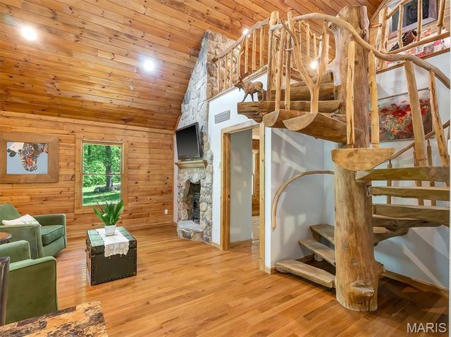 6482 S Lakeshore Drive, Hillsboro, MO 63050