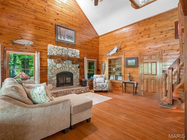 6482 S Lakeshore Drive, Hillsboro, MO 63050