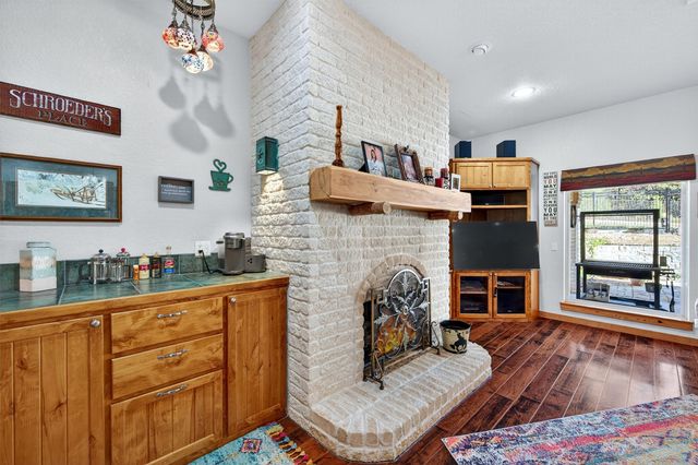 200 Cayuga Trail, Lake Kiowa, TX 76240