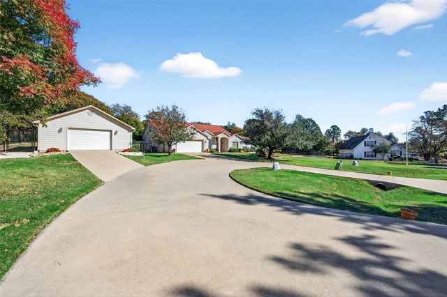 200 Cayuga Trail, Lake Kiowa, TX 76240