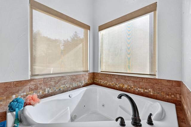 200 Cayuga Trail, Lake Kiowa, TX 76240