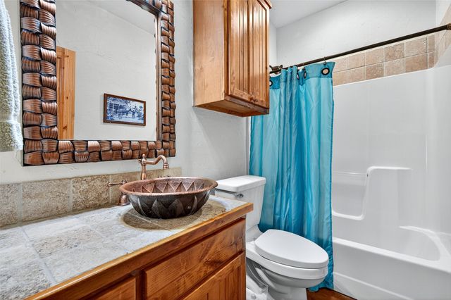 200 Cayuga Trail, Lake Kiowa, TX 76240