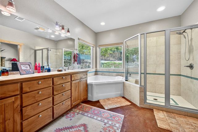 200 Cayuga Trail, Lake Kiowa, TX 76240