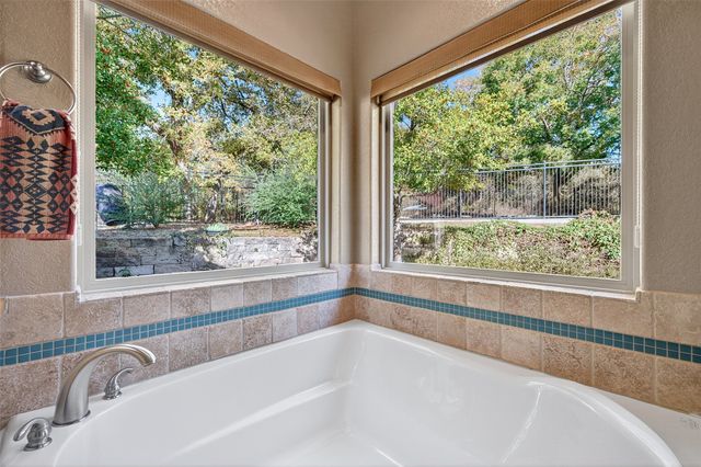 200 Cayuga Trail, Lake Kiowa, TX 76240