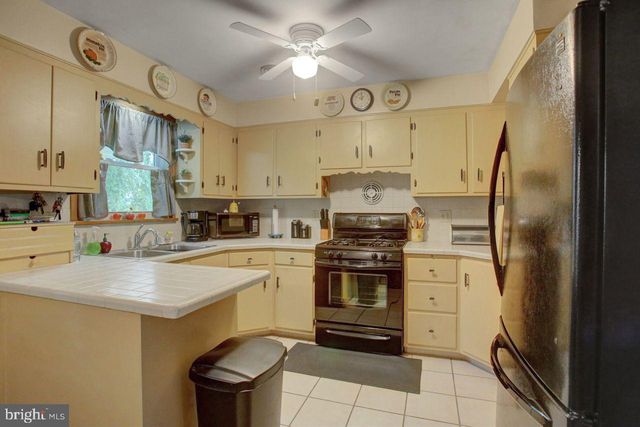 42 E GRANDVIEW AVE, Mercersburg, PA 17236