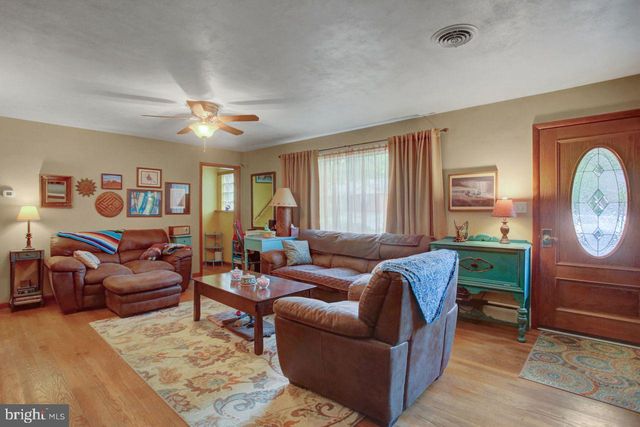 42 E GRANDVIEW AVE, Mercersburg, PA 17236