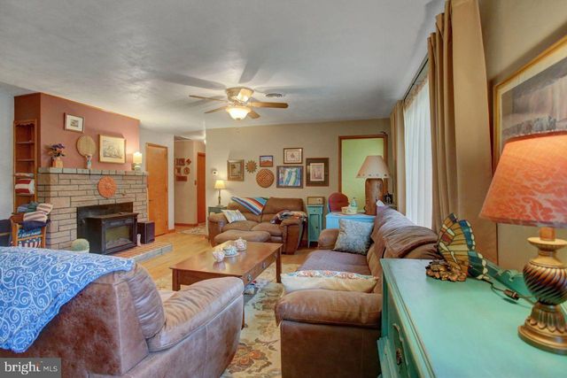 42 E GRANDVIEW AVE, Mercersburg, PA 17236