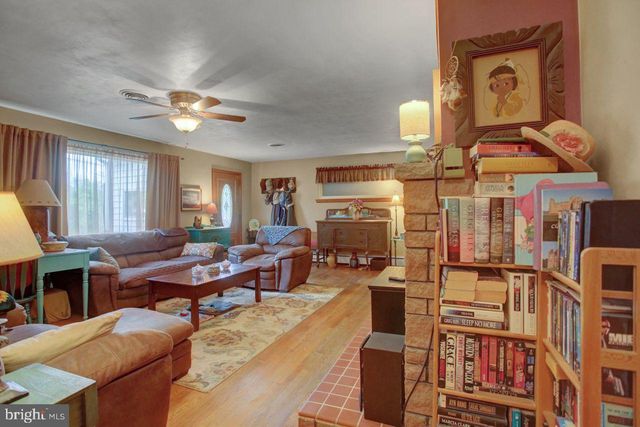 42 E GRANDVIEW AVE, Mercersburg, PA 17236