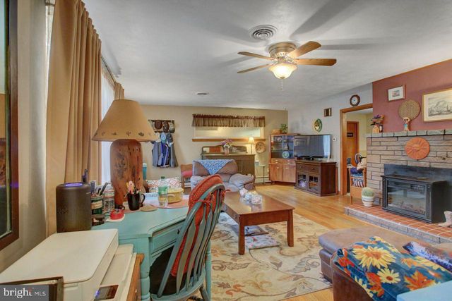 42 E GRANDVIEW AVE, Mercersburg, PA 17236