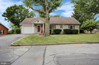 42 E GRANDVIEW AVE, Mercersburg, PA 17236
