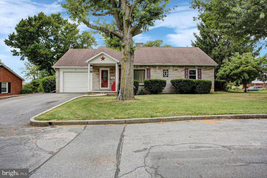 42 E GRANDVIEW AVE, Mercersburg, PA 17236