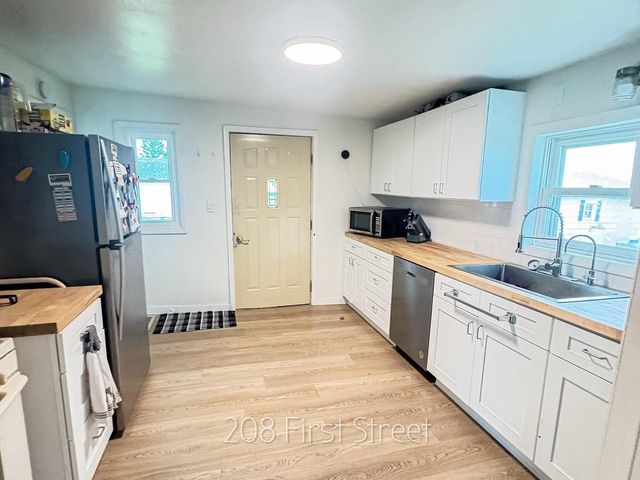 208 1ST STREET, Oconto, WI 54153