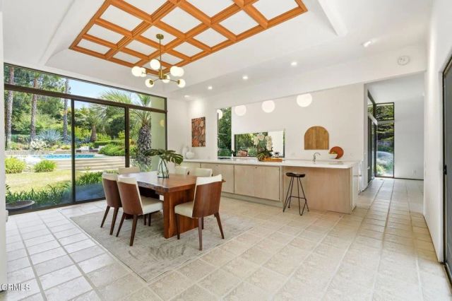 2434 San Antonio Crescent West, Upland, CA 91784