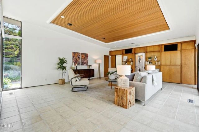 2434 San Antonio Crescent West, Upland, CA 91784
