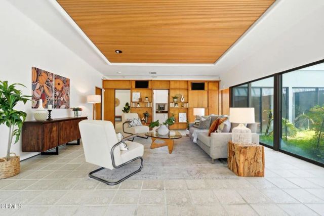 2434 San Antonio Crescent West, Upland, CA 91784