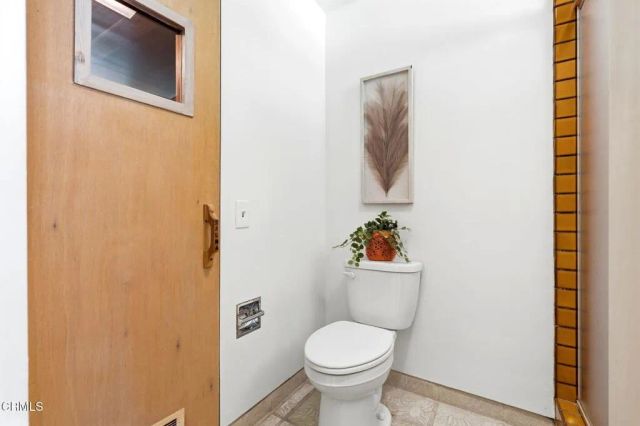 2434 San Antonio Crescent West, Upland, CA 91784