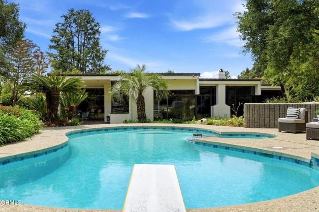 2434 San Antonio Crescent West, Upland, CA 91784