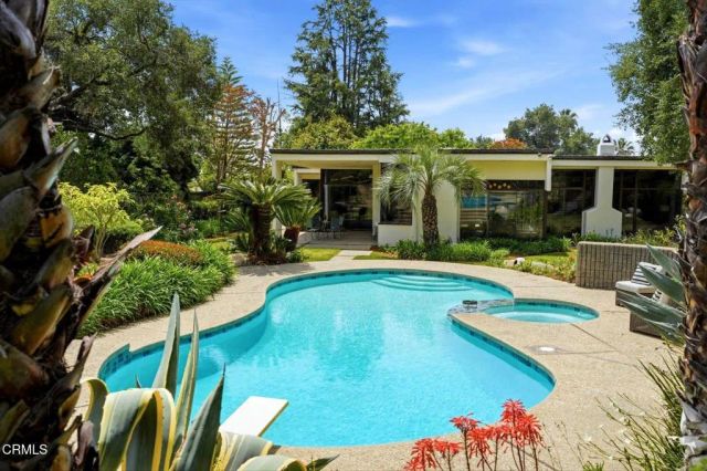 2434 San Antonio Crescent West, Upland, CA 91784