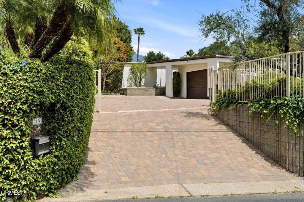 2434 San Antonio Crescent West, Upland, CA 91784